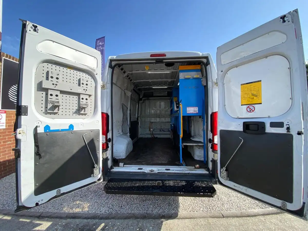 2017-fiat-ducato-20td-35-lh2-panel-big-11