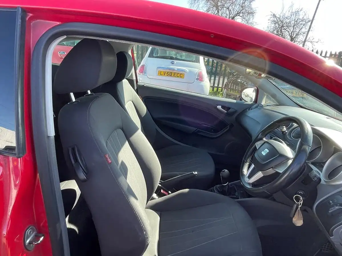 2011-seat-ibiza-14-se-copa-16v-sportcoupe-hatchback-3d-big-9