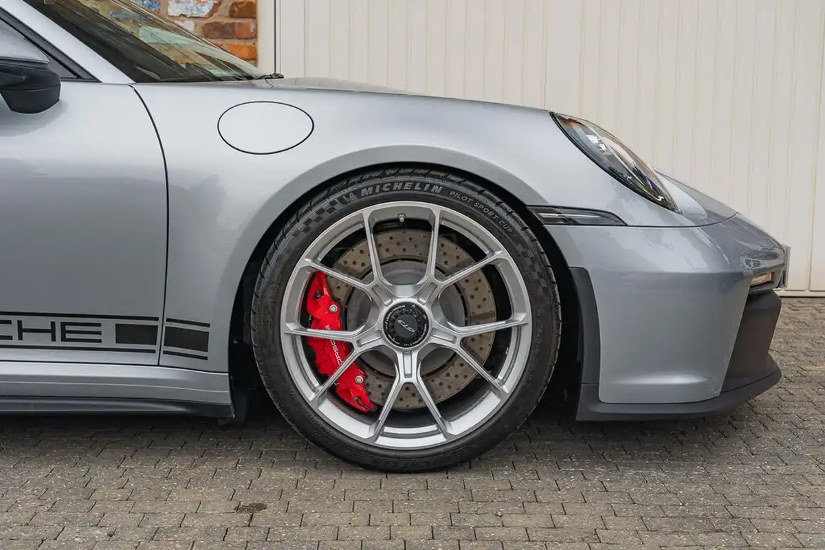2021-porsche-911-40-gt3-rwd-big-26