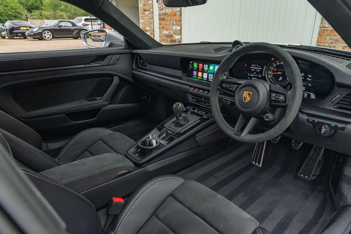 2021-porsche-911-40-gt3-rwd-big-2