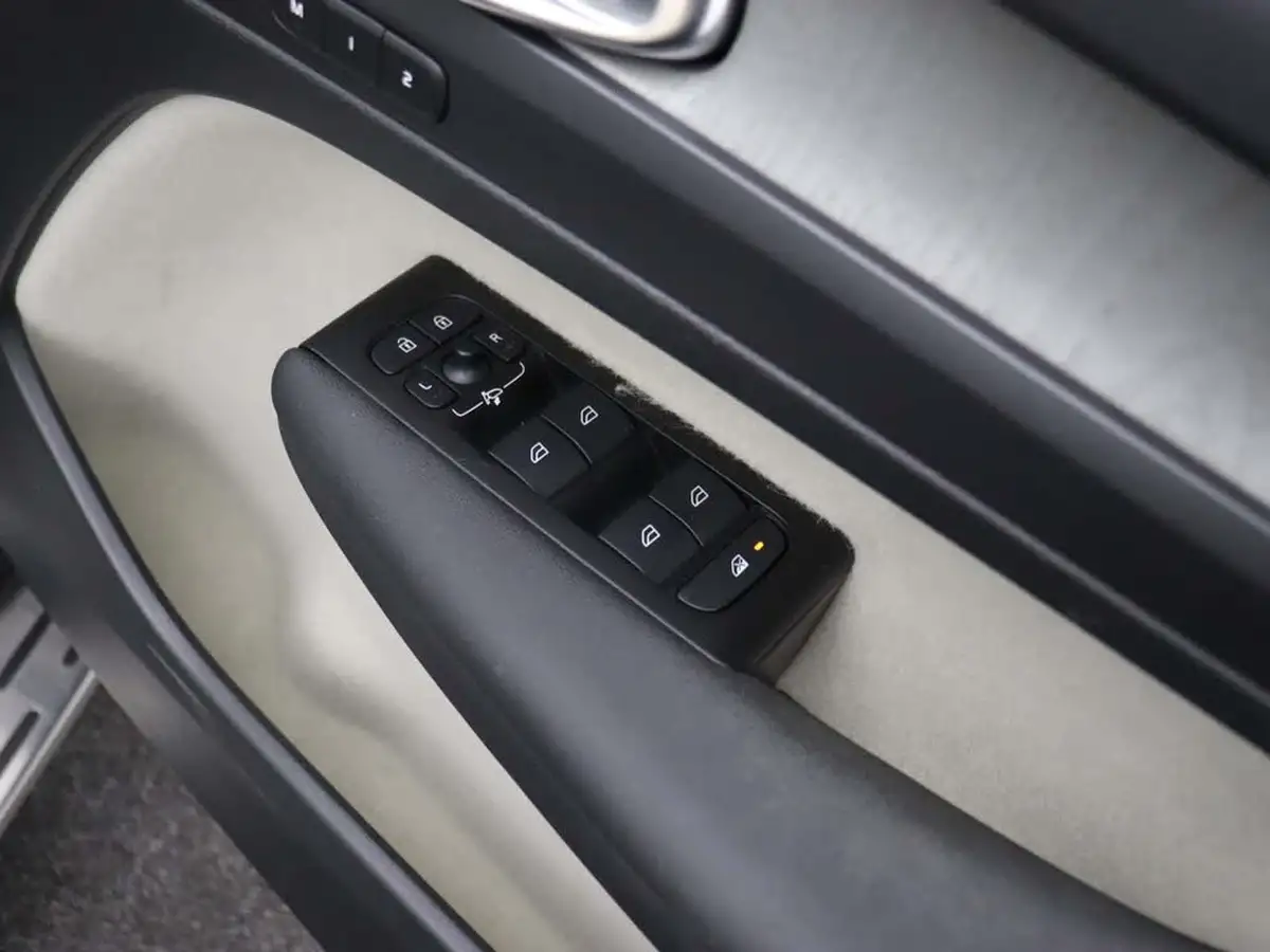 2022-volvo-xc40-15-t5-inscription-pro-big-22