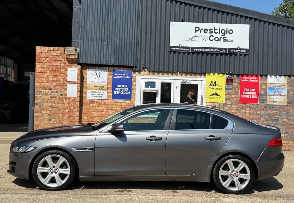 2016-jaguar-xe-20td-portfolio-180ps-big-5
