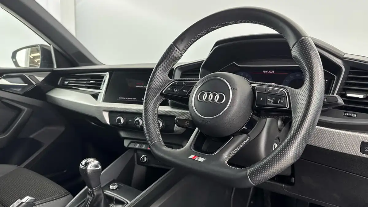 2022-audi-a1-10-25-tfsi-black-edition-big-8