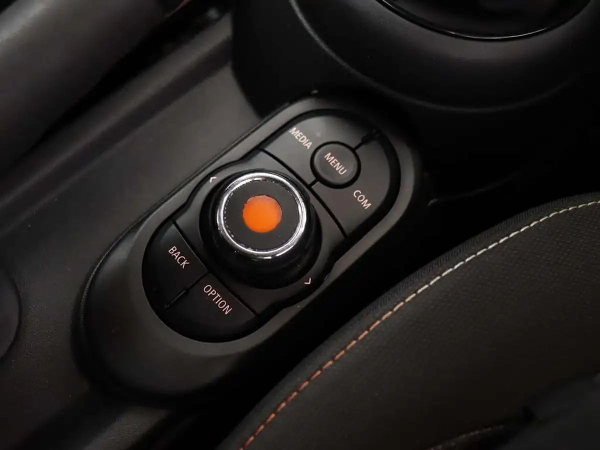 2019-mini-cooper-15-cooper-classic-hatchback-3d-big-30
