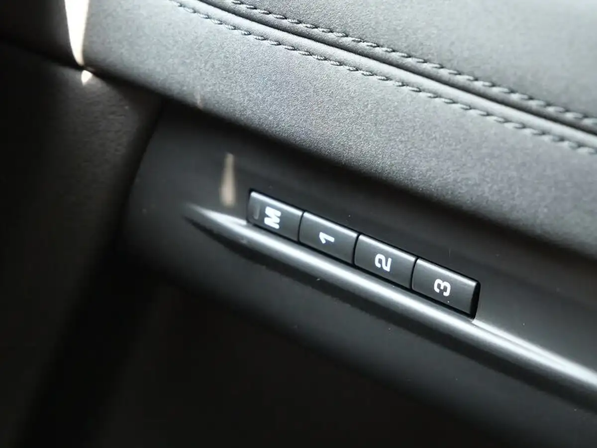 2021-land-rover-range-rover-evoque-15-p300e-r-dynamic-se-big-28