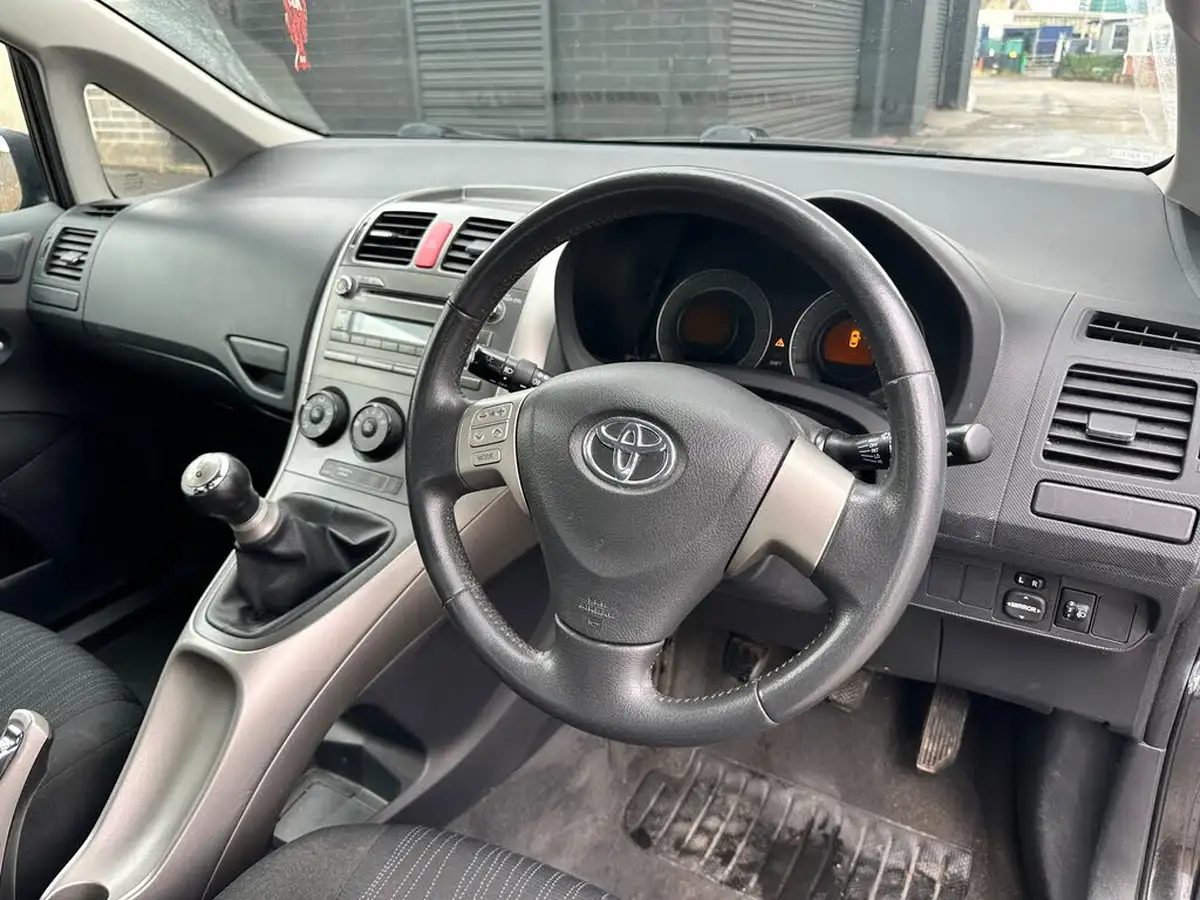 2008-toyota-auris-16-t3-5d-big-9