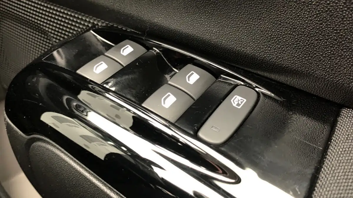 2023-citroen-c3-12-puretech-c-series-edition-83ps-ss-big-34