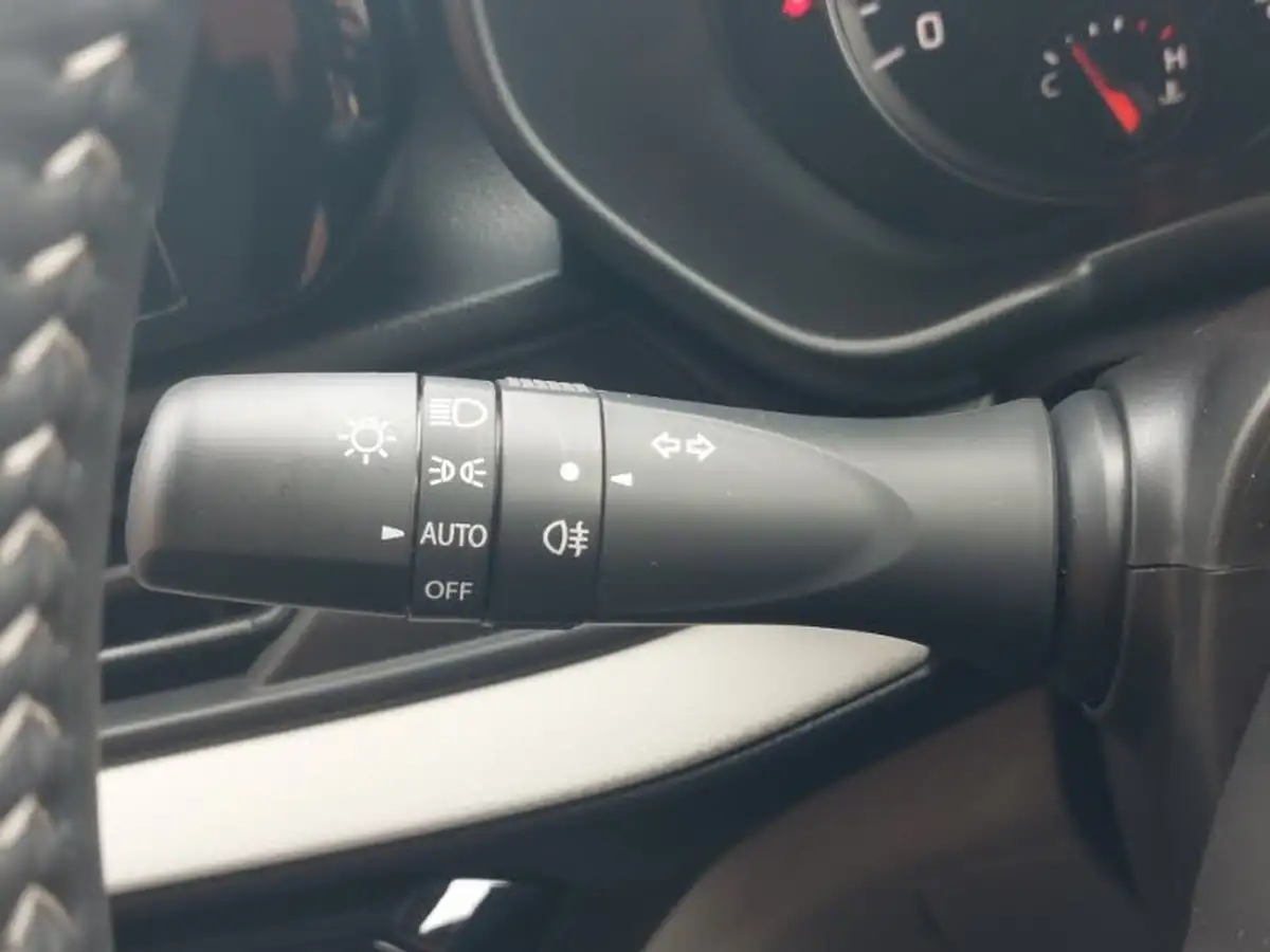 2025-suzuki-swift-12-motion-big-16