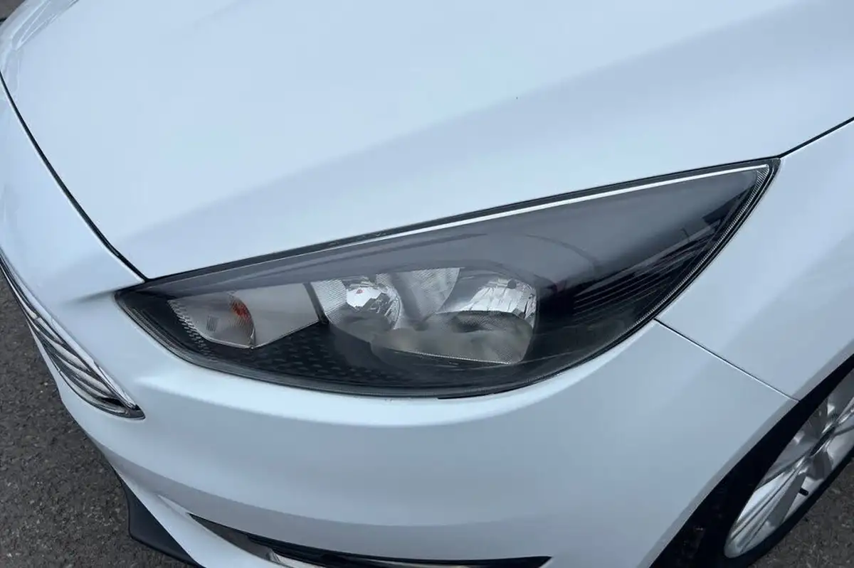 2015-ford-focus-15tdci-titanium-hatchback-big-29