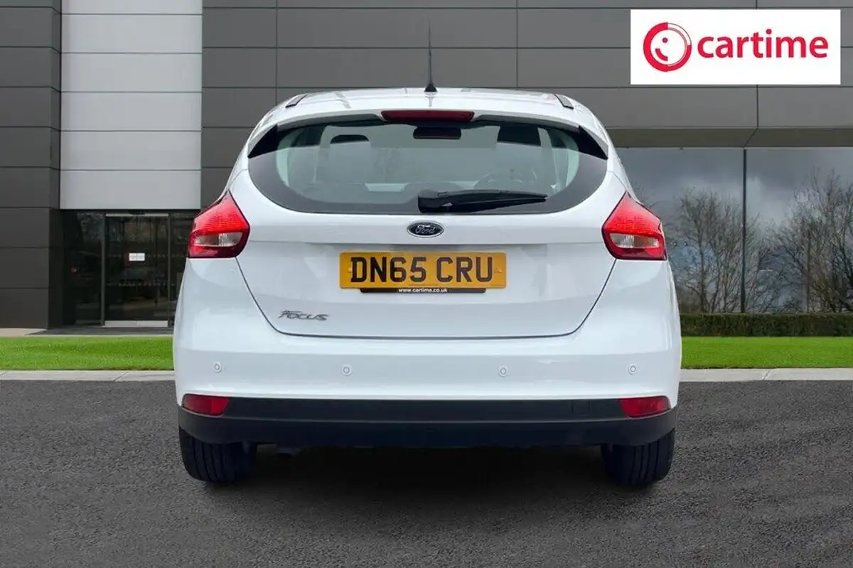 2015-ford-focus-15tdci-titanium-hatchback-big-5
