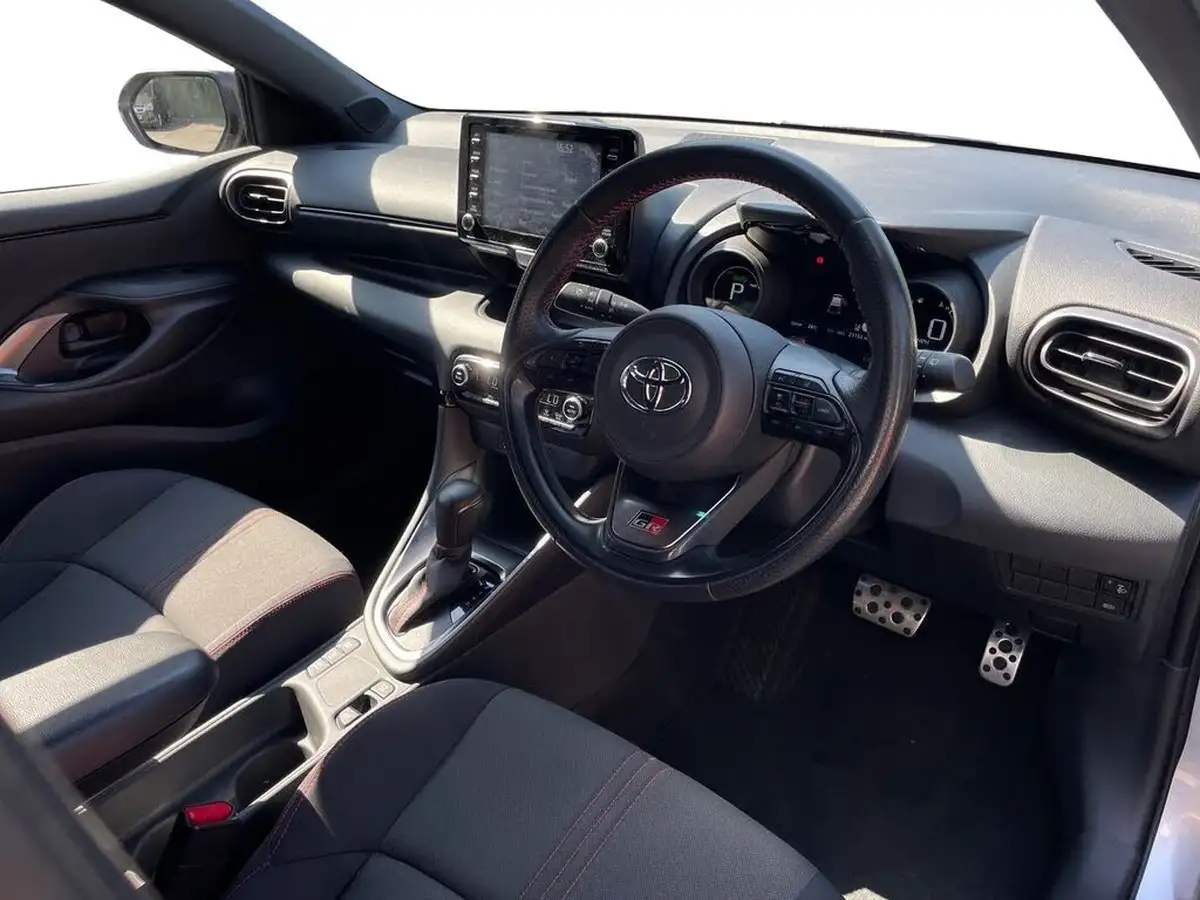 2023-toyota-yaris-15-vvt-i-gr-sport-114bhp-big-14