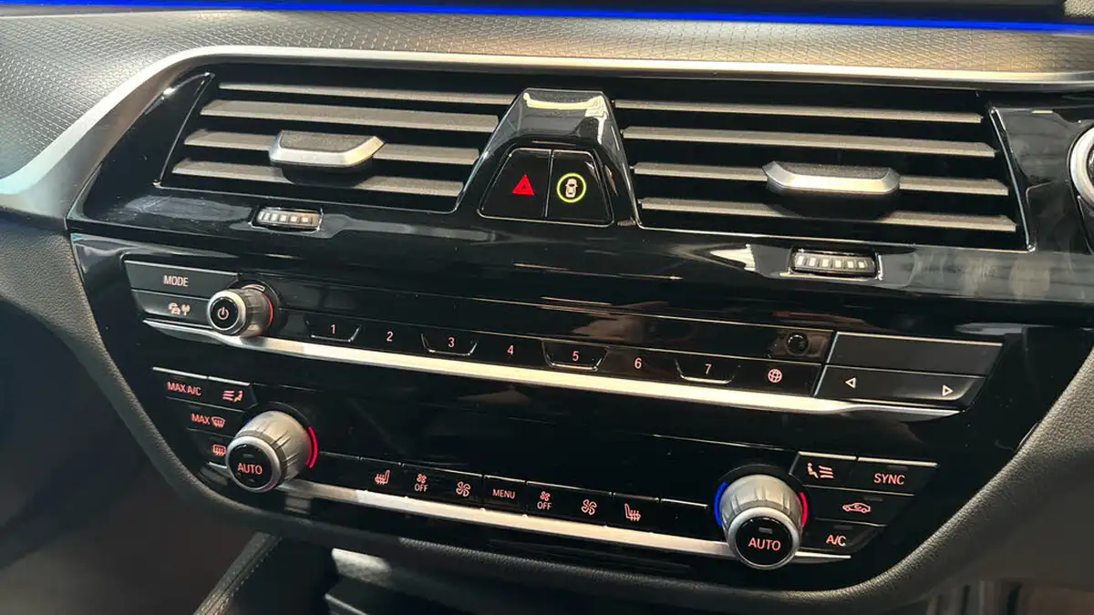 2021-bmw-5-series-20td-520d-m-sport-mht-touring-5d-big-27