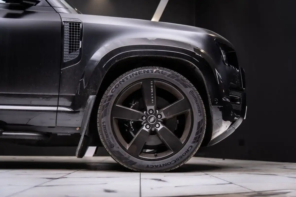 2022-land-rover-110-defender-50-p525-v8-big-21