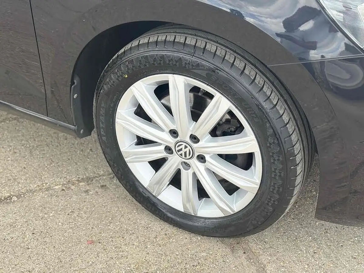 2016-volkswagen-touran-20tdi-se-family-big-42