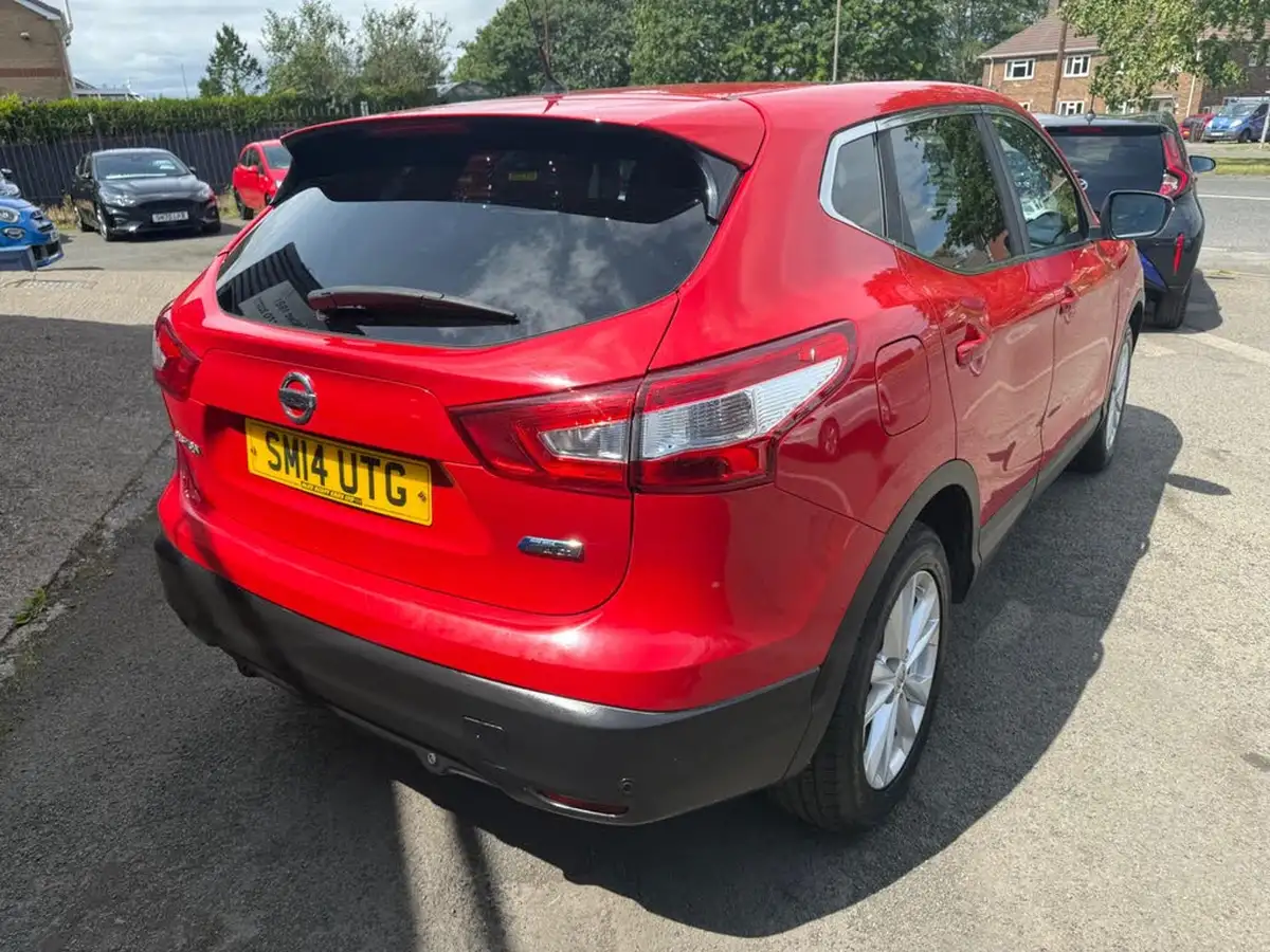 2014-nissan-qashqai-15dci-acenta-premium-big-15