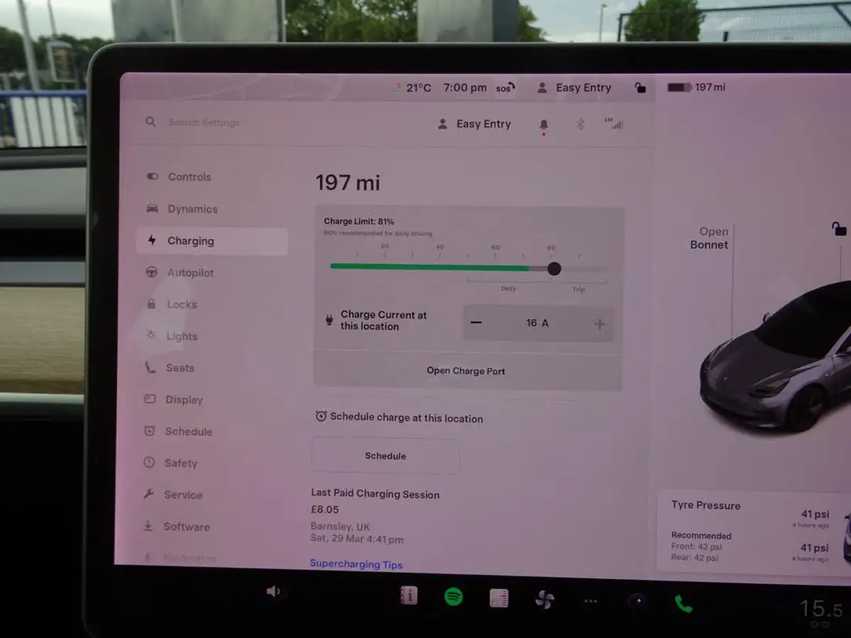 2020-tesla-model-3-e-long-range-big-17