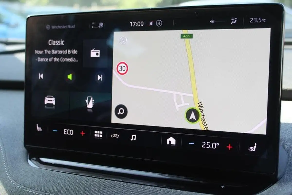 2021-skoda-enyaq-e-60-62-kwh-big-17