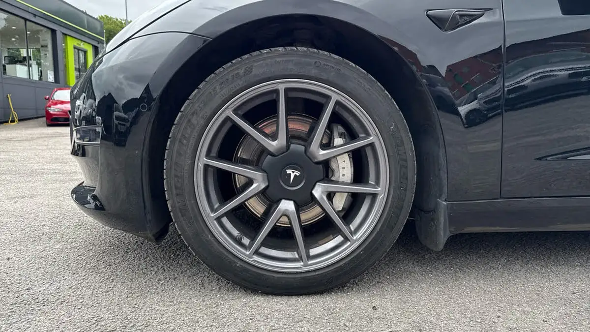 2021-tesla-model-3-e-long-range-4x4-big-16