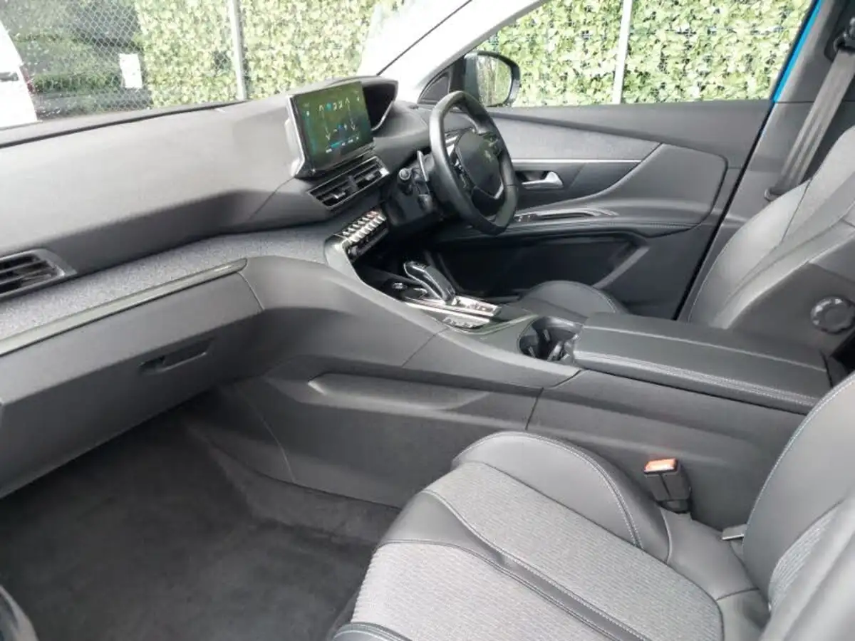 2022-peugeot-3008-suv-12-puretech-allure-premium-eat8-big-4