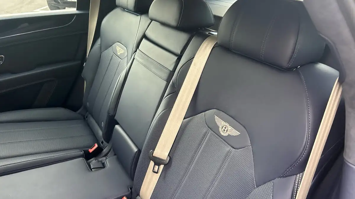 2021-bentley-bentayga-40-v8-big-17