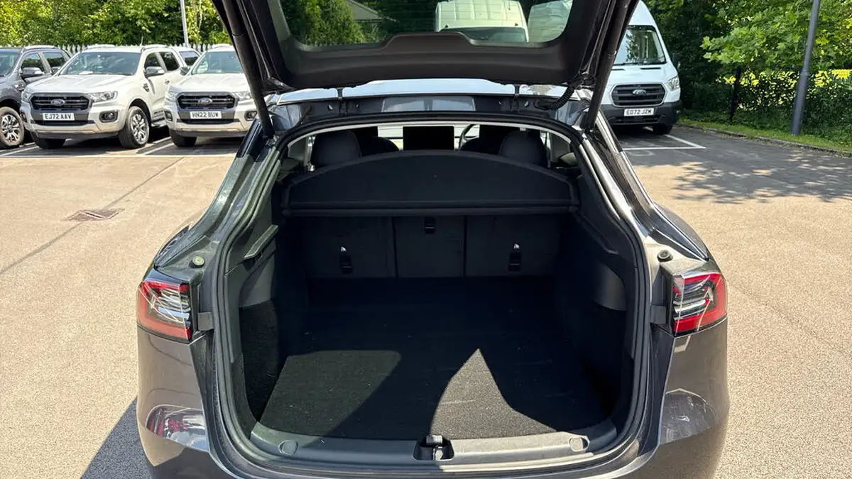 2023-tesla-model-y-e-rwd-big-14