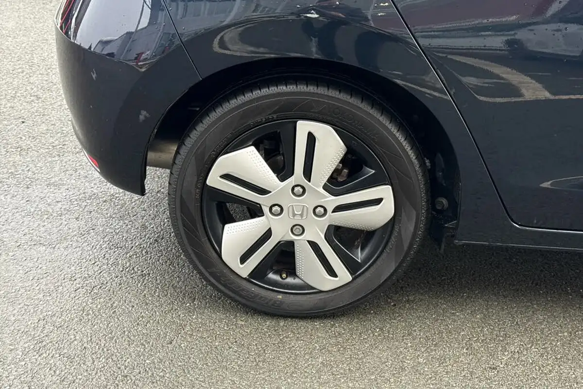 2020-honda-jazz-15-i-mmd-ex-big-6