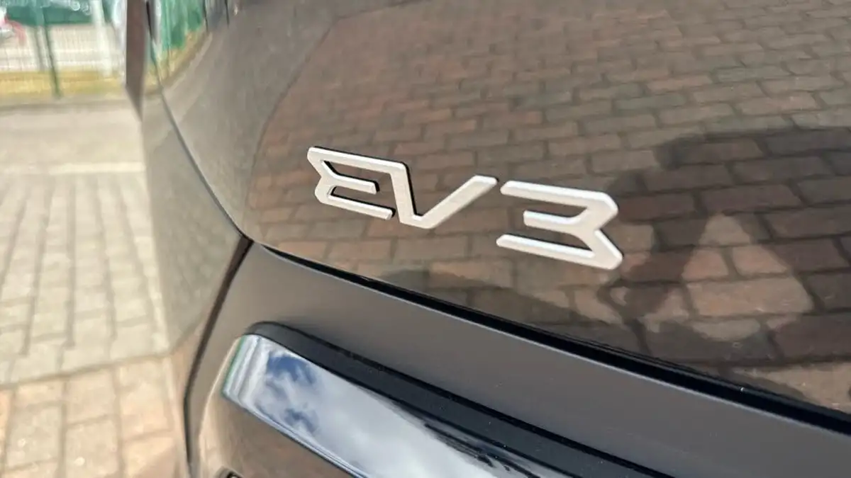 2025-kia-ev3-e-gt-line-s-big-15