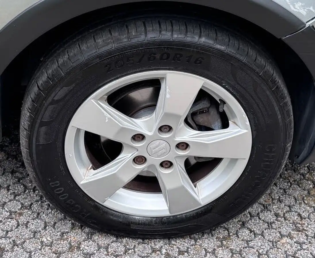 2010-suzuki-sx4-16-sz4-hatchback-5d-auto-big-39