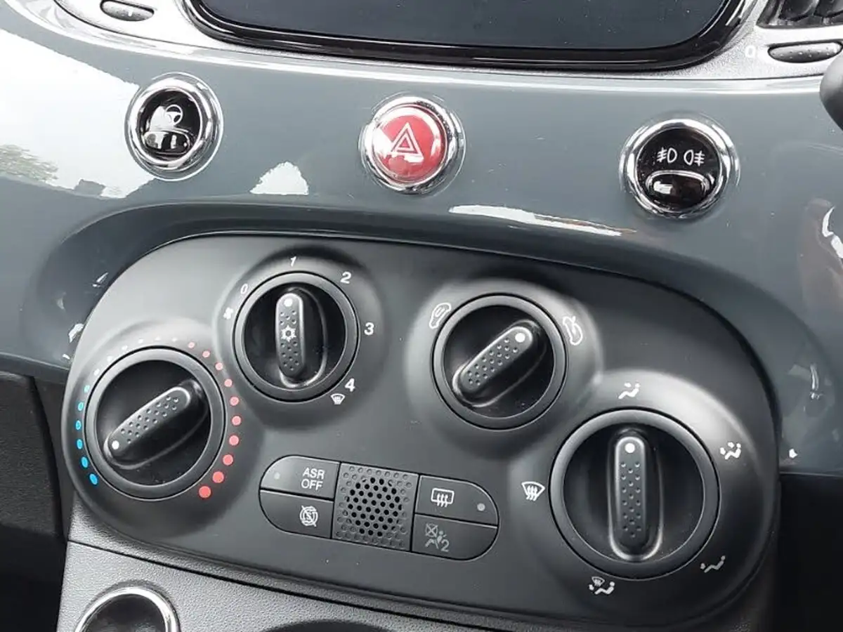 2021-fiat-500c-10-dolcevita-big-16