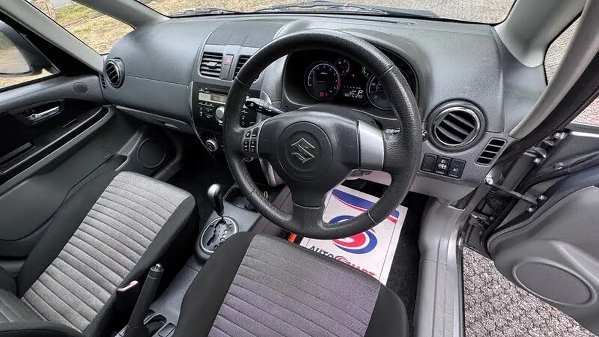2010-suzuki-sx4-16-sz4-hatchback-5d-auto-big-15