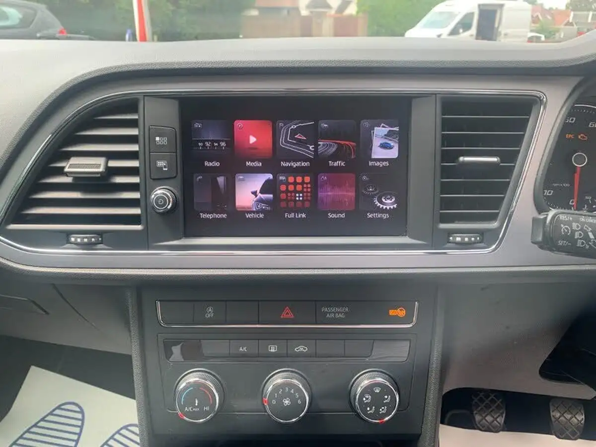 2017-seat-leon-12-tsi-se-dynamic-technology-hatchback-big-11