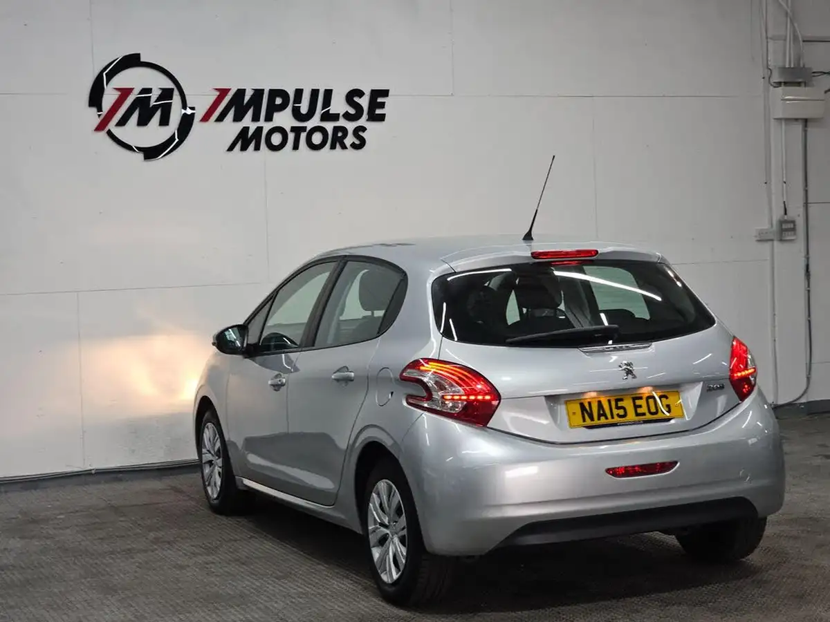 2015-peugeot-208-10-access-5d-big-5