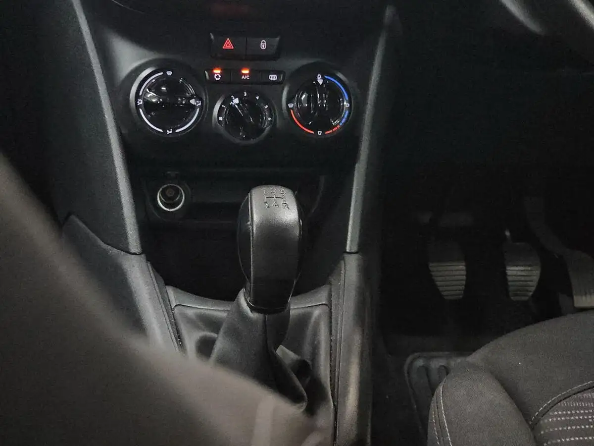 2015-peugeot-208-10-access-5d-big-29