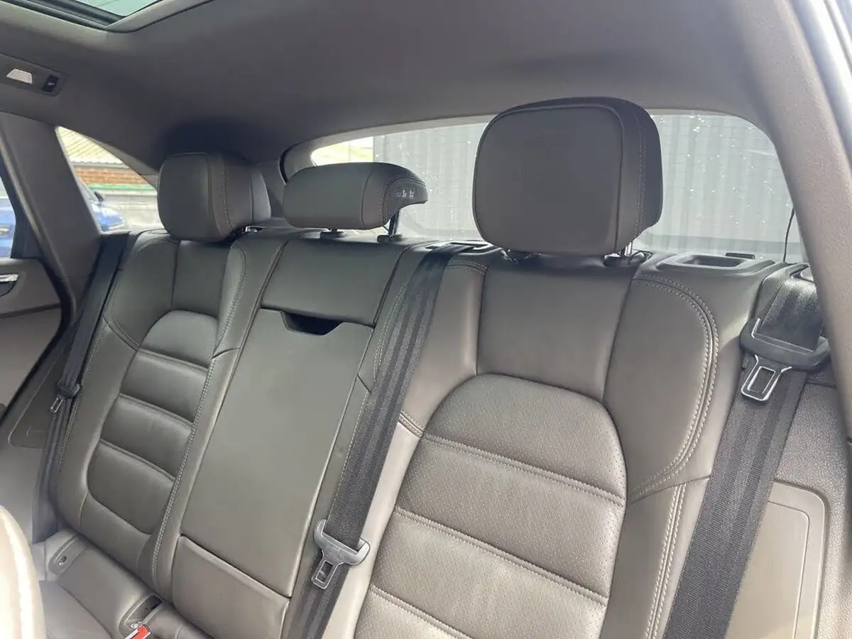 2019-porsche-macan-20-big-12