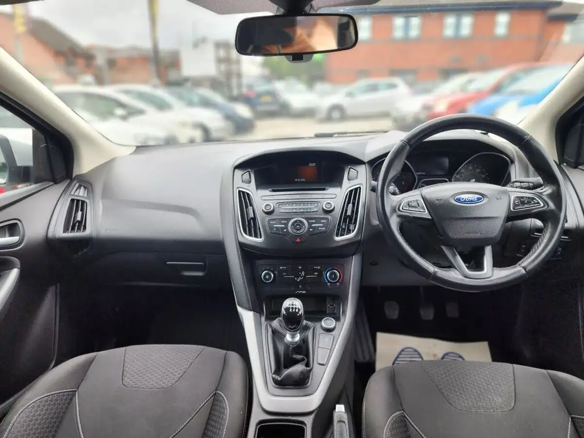 2014-ford-focus-16tdci-zetec-115ps-ss-hatchback-big-11