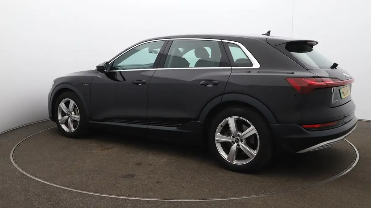 2022-audi-e-tron-55e-technik-station-wagon-big-37