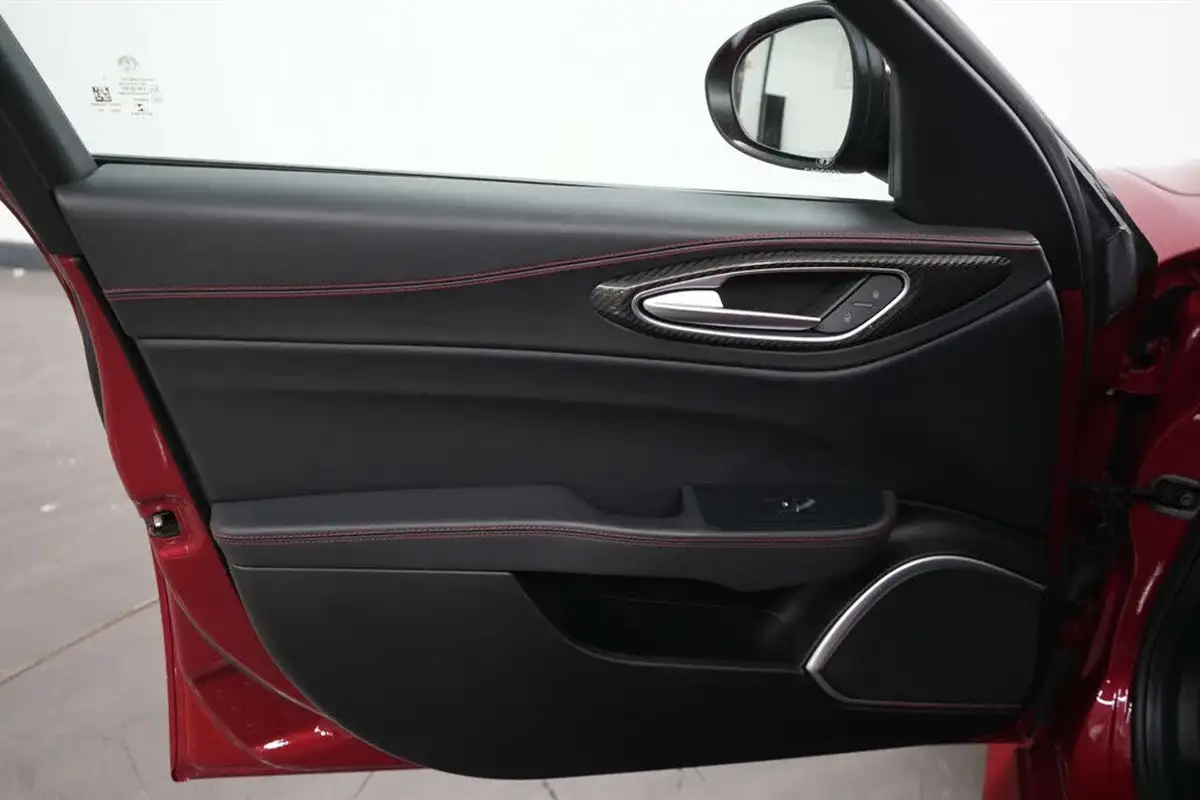 2018-alfa-romeo-giulia-29-biturbo-quadrifoglio-big-20