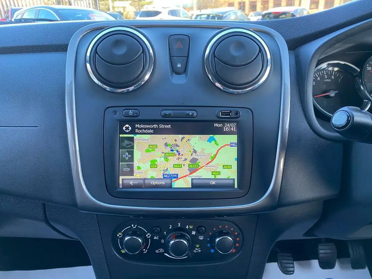 2014-dacia-sandero-stepway-15d-laureate-big-38