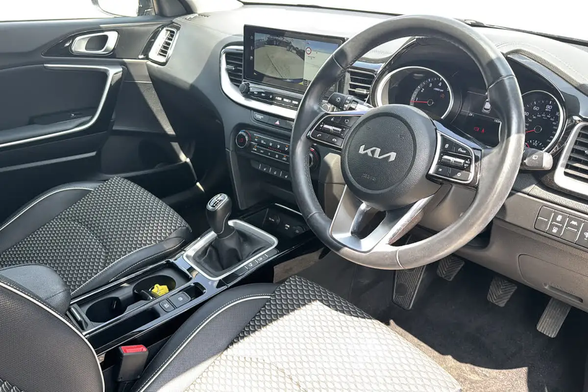 2022-kia-xceed-15-t-gdi-3-big-9