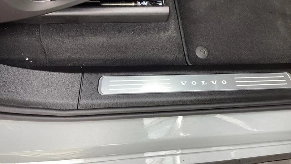 2025-volvo-xc90-20-t8-ultra-dark-big-60