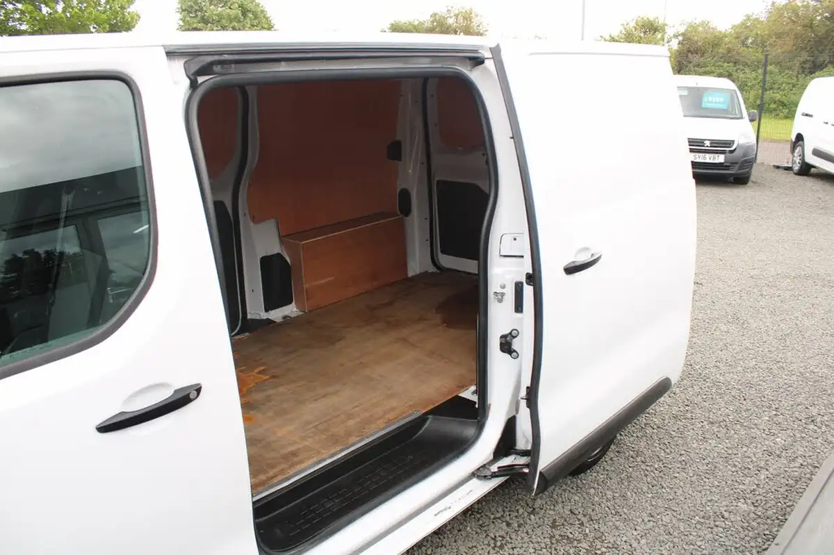 2023-vauxhall-vivaro-15td-2700-l1h1-dynamic-120pseu6d-big-21