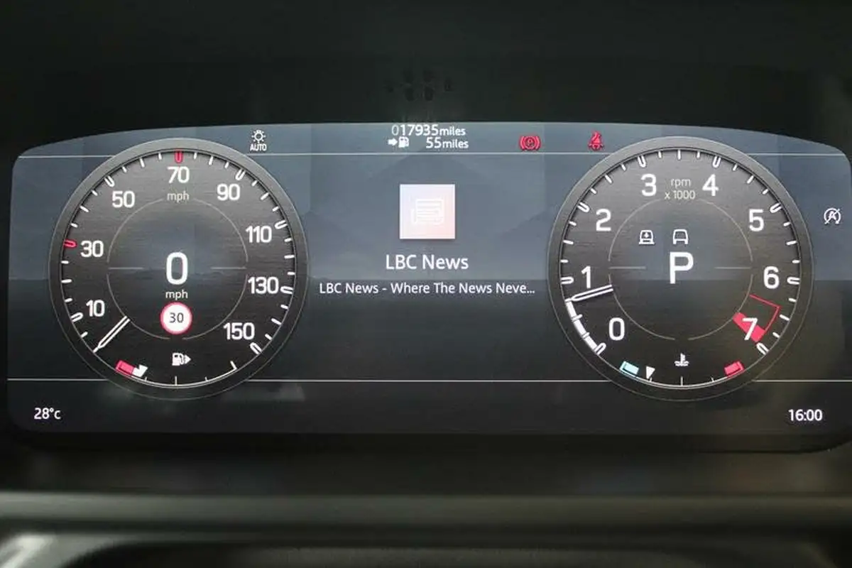 2021-land-rover-110-defender-50-p525-v8-big-23