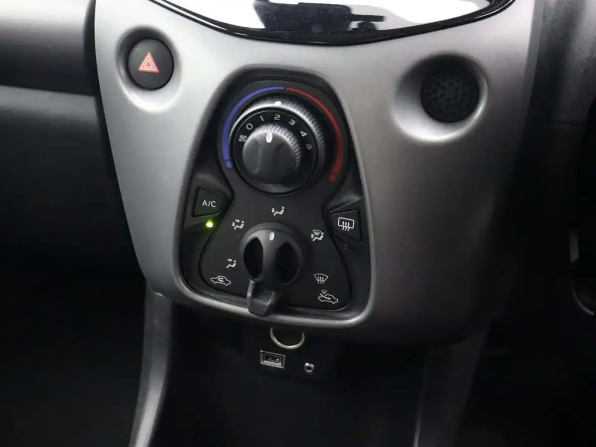 2020-toyota-aygo-10-vvt-i-x-play-tss-x-shift-big-29
