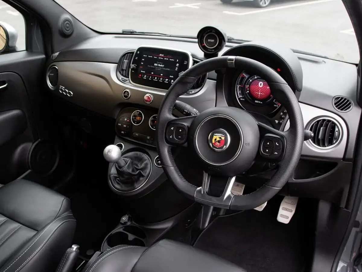 2021-abarth-595c-14-tjet-turismo-big-3