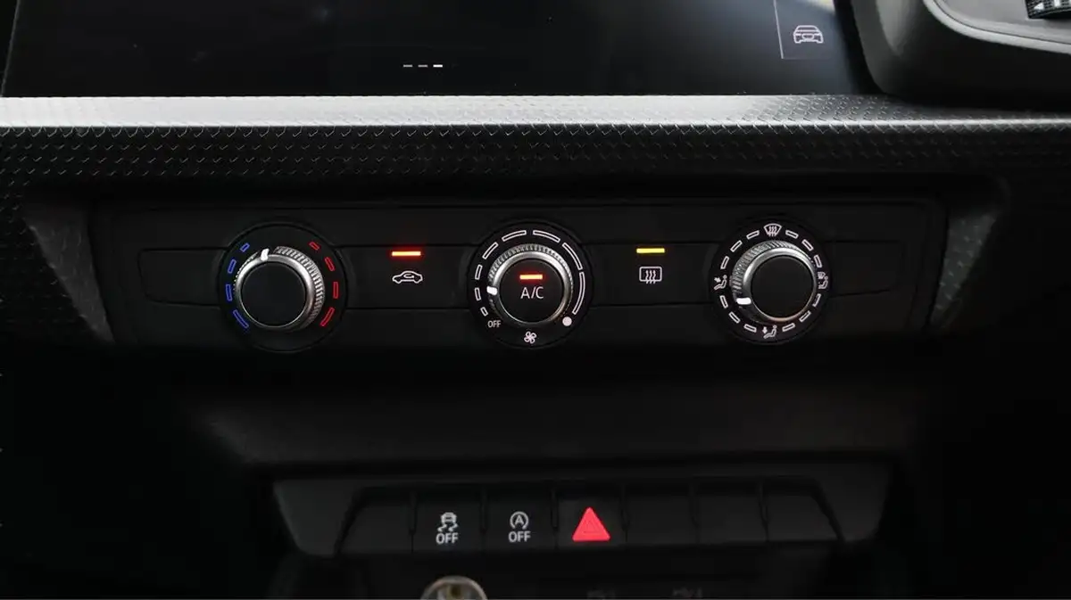 2023-audi-a1-10-25-tfsi-technik-big-12