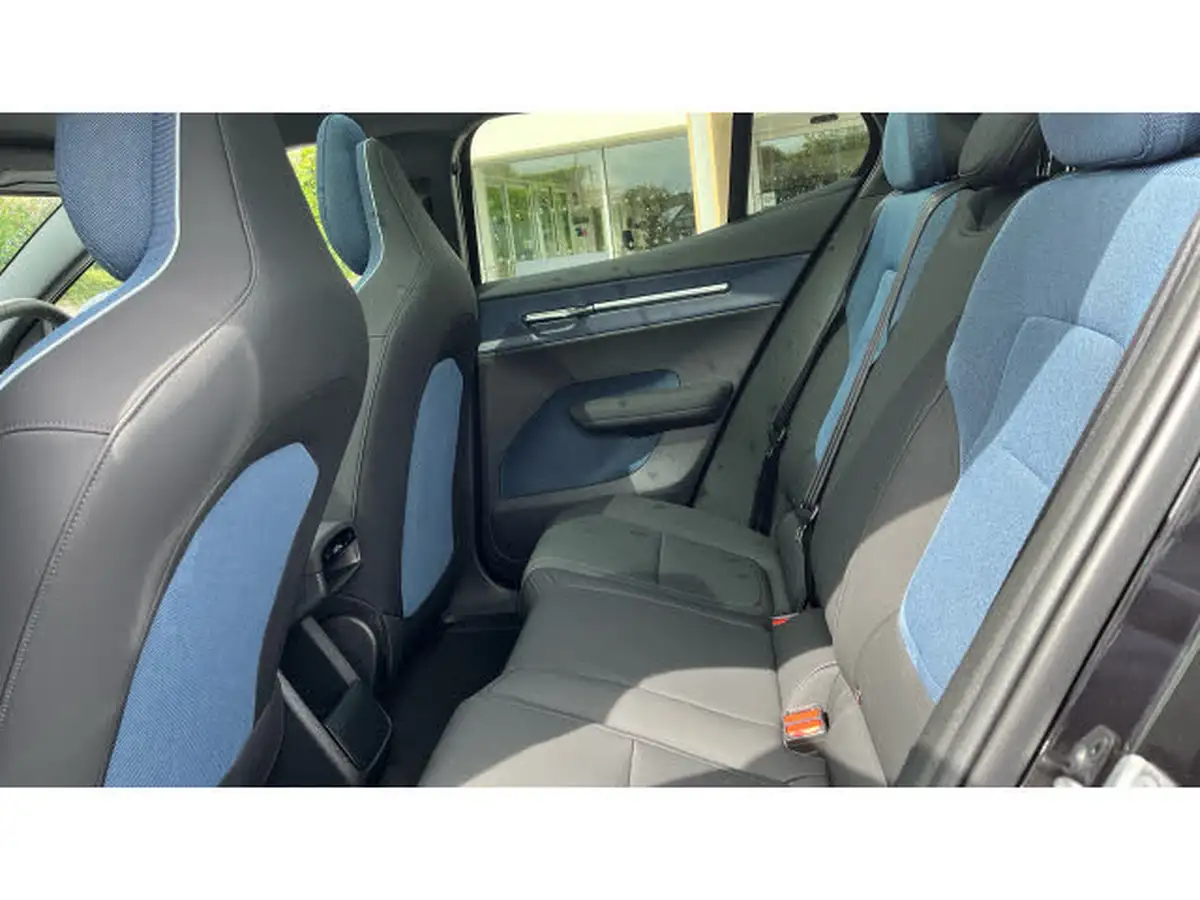2024-volvo-ex30-e-twin-ultra-big-9