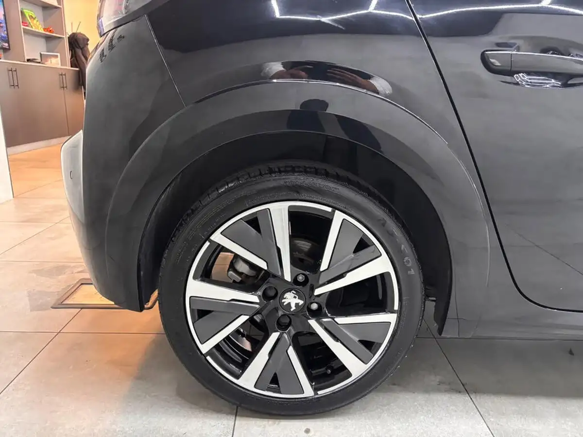 2022-peugeot-208-12-puretech-gt-100bhp-big-7
