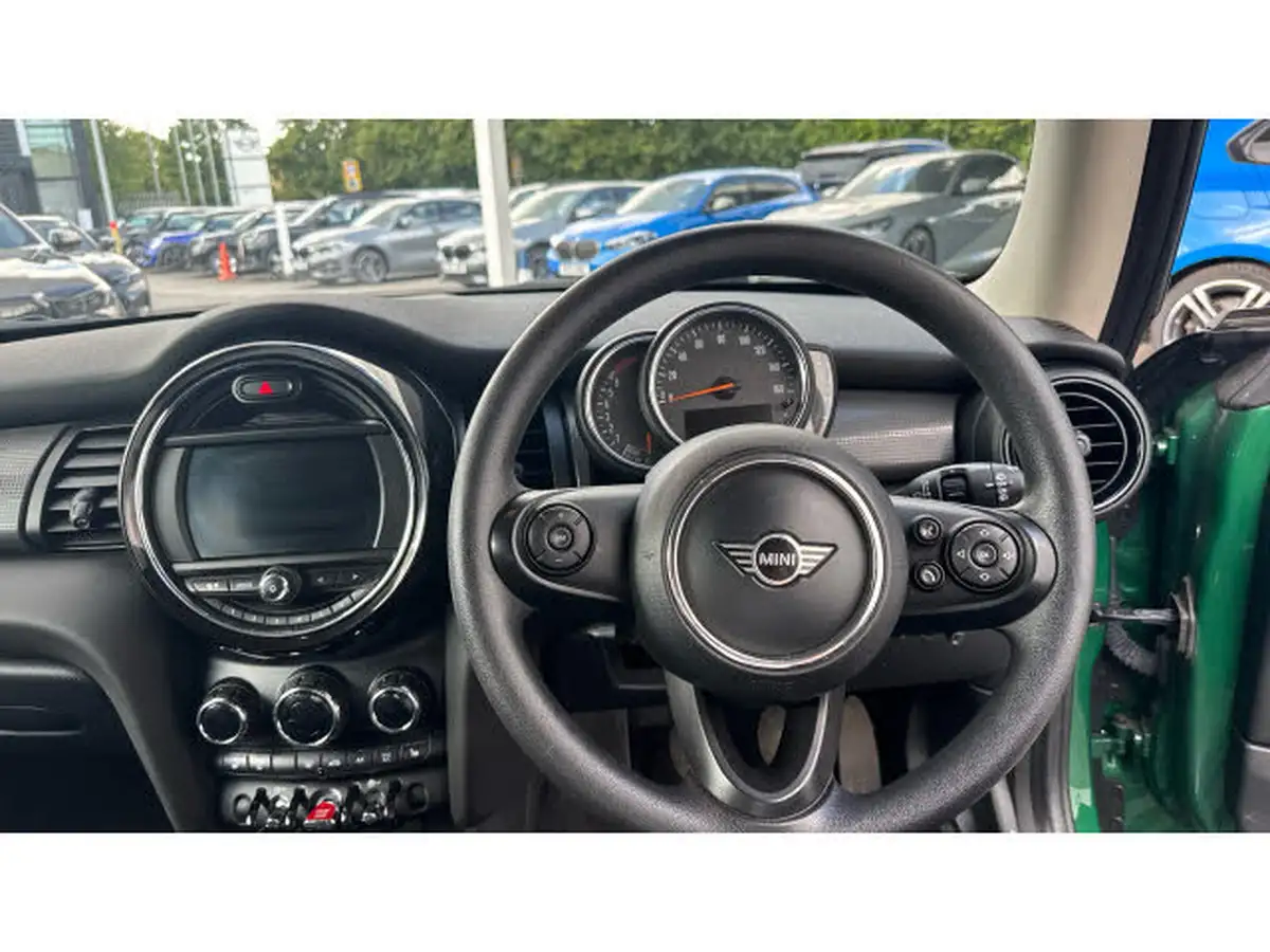 2019-mini-cooper-15-cooper-classic-hatchback-3d-big-4