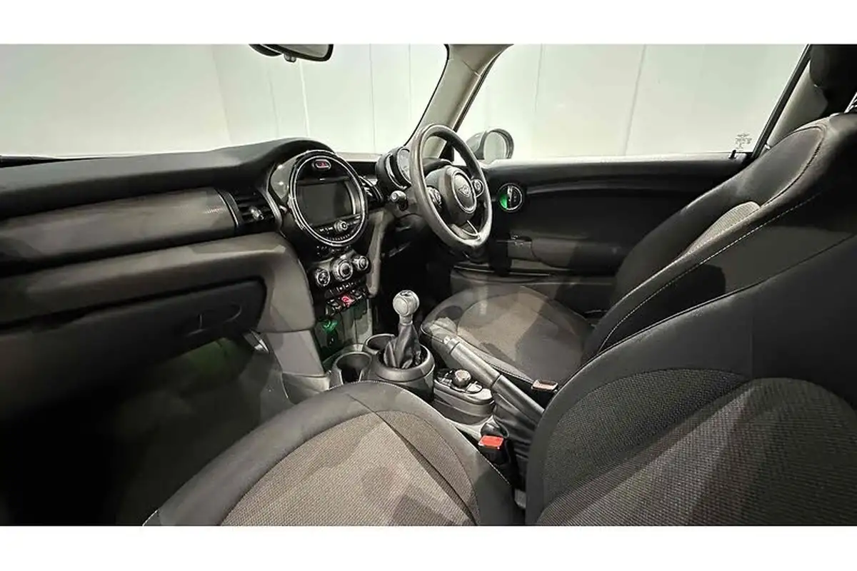 2019-mini-cooper-15-cooper-classic-hatchback-3d-big-20