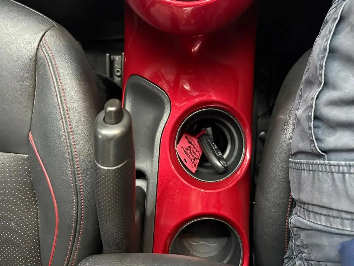 2014-nissan-juke-12-tekna-big-20